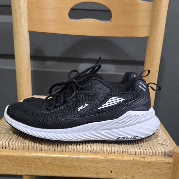 FILA Black and White Women's Sneakers. Sz 8 - Picture 6 of 6